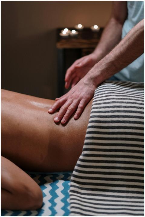 A calming spa massage focusing on relaxation and w