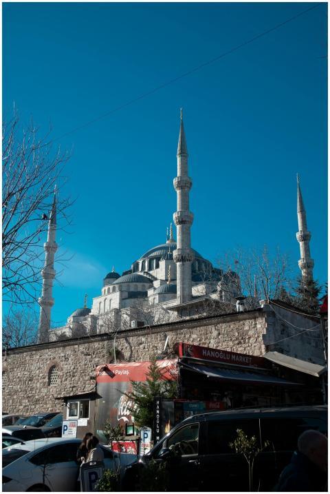 Majestic view of the Süleymaniye Mosque under clea