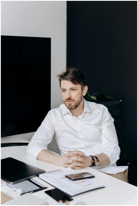 Caucasian man with facial hair in a modern office,