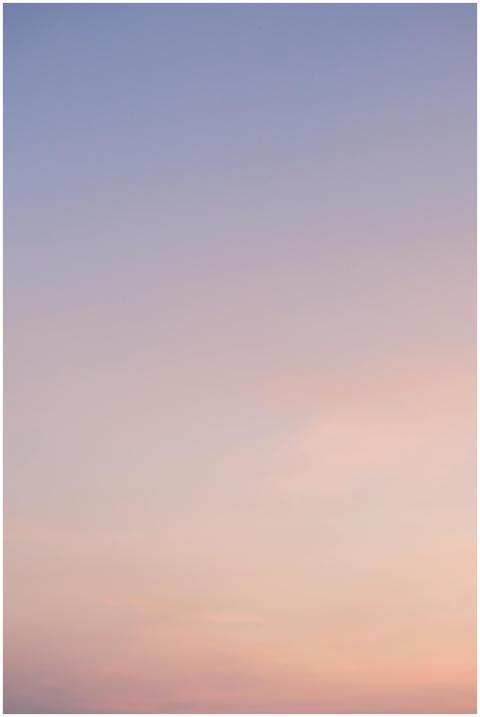 Tranquil evening sky featuring delicate pastel col