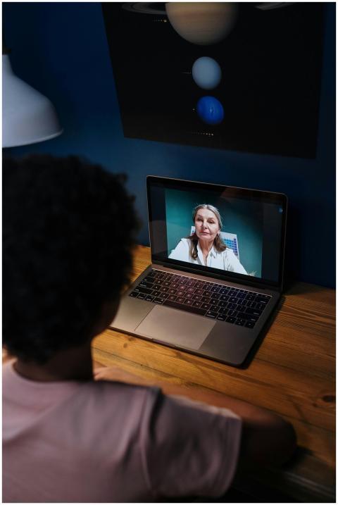 Teenager participates in an online learning sessio