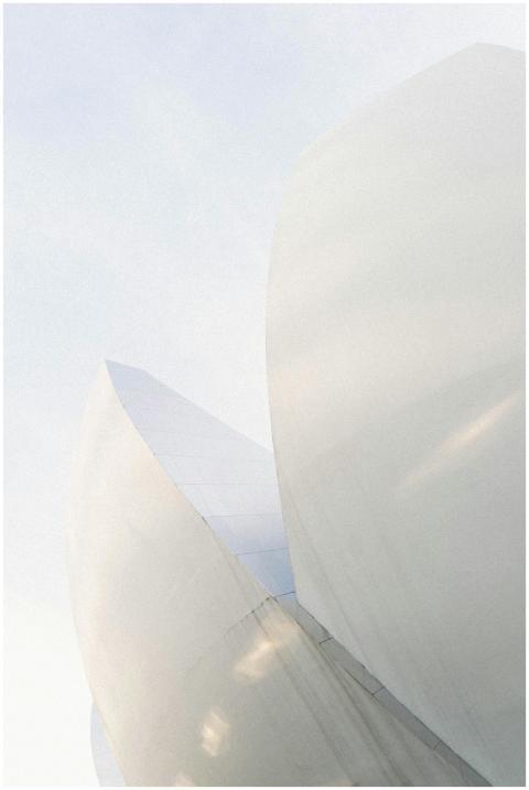 Minimalist architecture in Singapore with a futuri