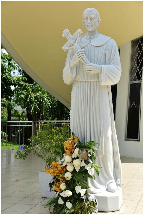A white statue of a religious figure with floral d
