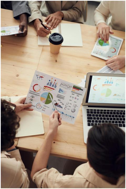 Colleagues collaborate on data analysis at a team