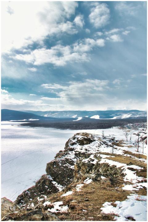 Serene snowy mountain landscape with expansive vie