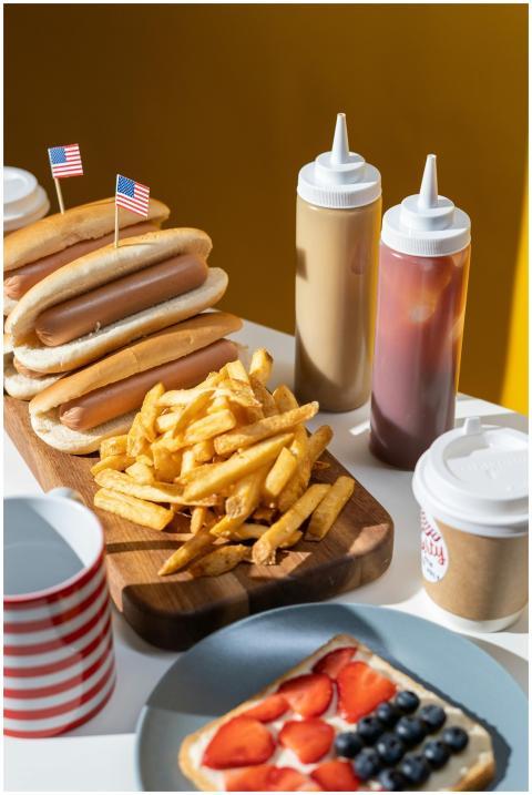 An appetizing display of American fast food featur