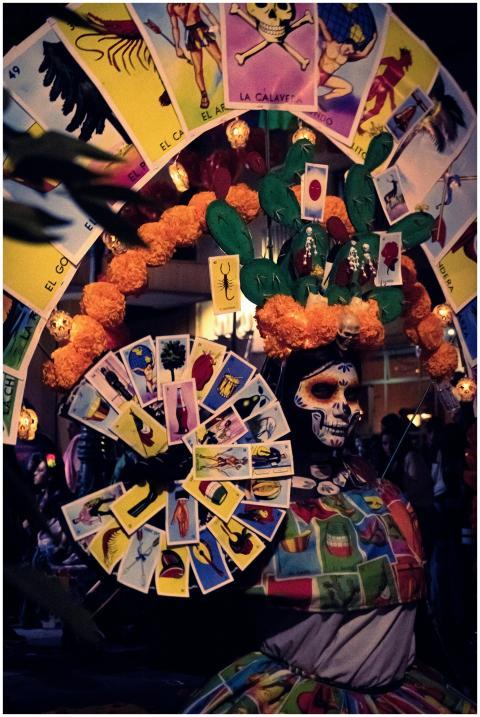 Colorful Día de Muertos celebration with tradition