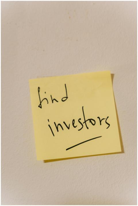 Close-up of a handwritten note reminding to find i