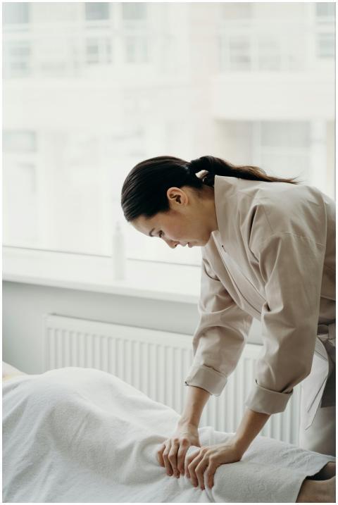 A masseuse giving a calming massage treatment, foc