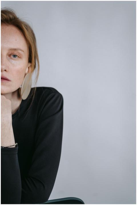 Stylish portrait of a woman with minimalist aesthe