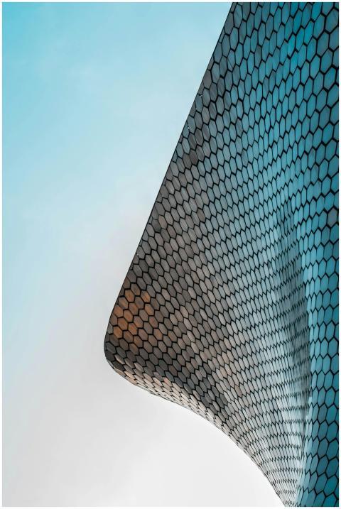 Striking modern architecture of Museo Soumaya with