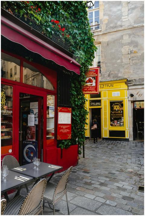 Explore a picturesque Parisian café scene with vib