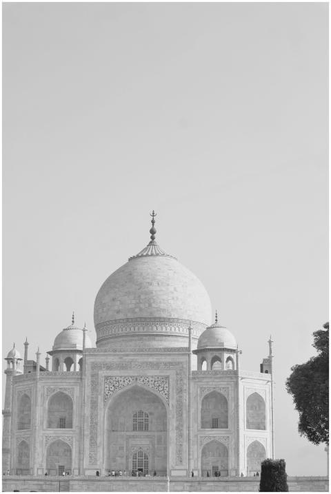 Black and white photo of the Taj Mahal showcasing