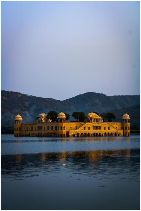 A picturesque view of Jal Mahal reflecting in Man