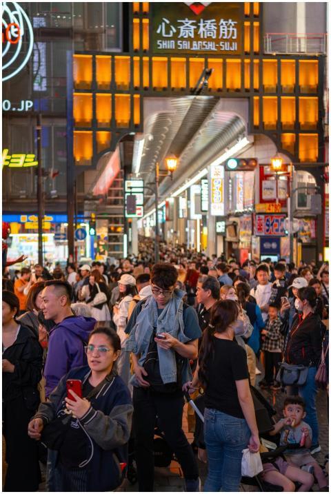 Crowded evening at Shinsaibashi Suji, Osaka with d