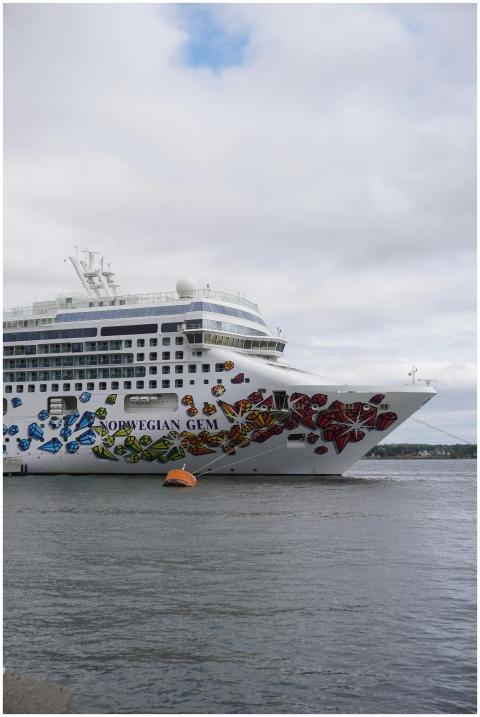 The Norwegian Gem cruise ship sails peacefully on