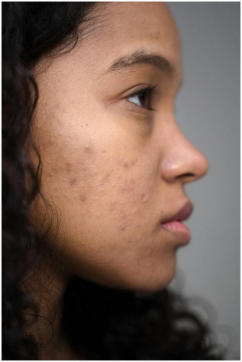 Close-up side profile of a woman showing natural s