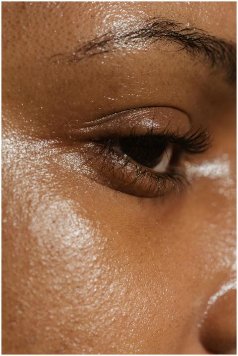 Close-up photograph of a woman's eye showcasing na