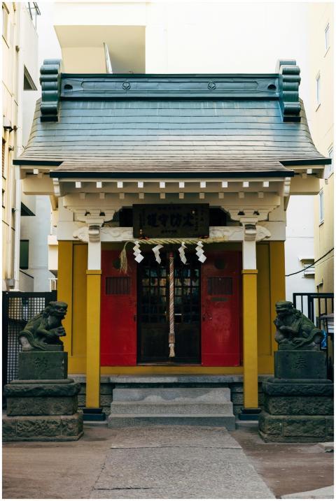 Historic Japanese shrine entrance in Tokyo with de