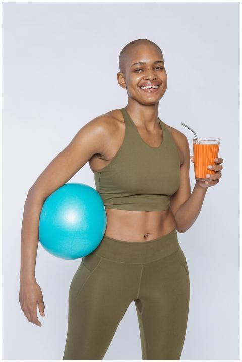 Cheerful African American lady in activewear with