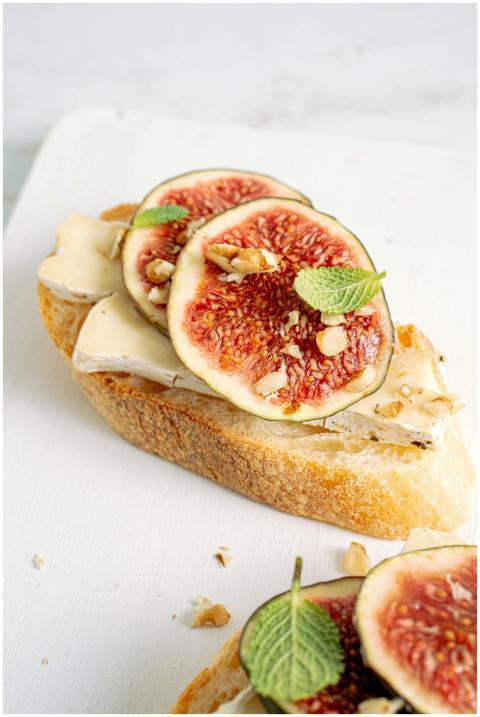 Delicious fig and brie toast garnished with walnut