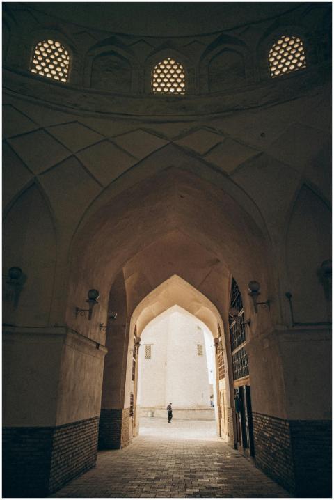A stunning view of an intricate interior archway w