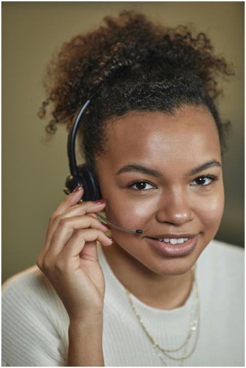 Close-up of a smiling woman with afro hair wearing