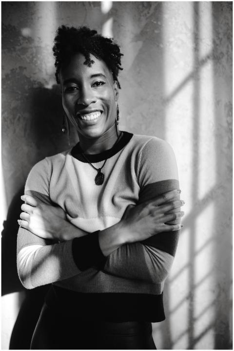 Black and white portrait of a smiling woman indoor