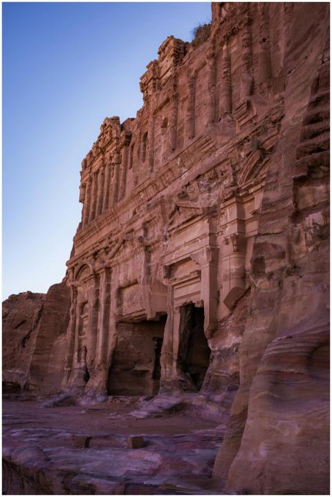 Capture of the majestic Palace Tomb facade in Petr