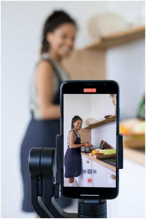 Woman vlogging her cooking tutorial in a kitchen u