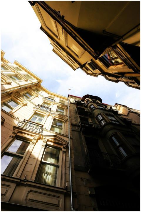 Captivating perspective of historic buildings in İ