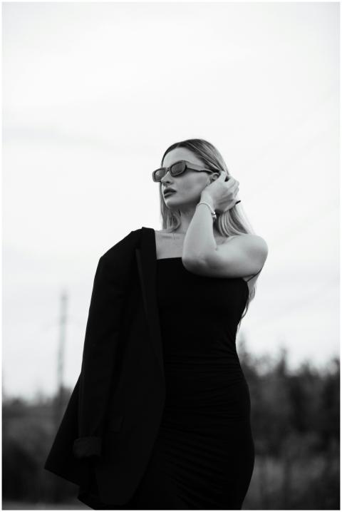 Stylish black and white portrait of a model outdoo