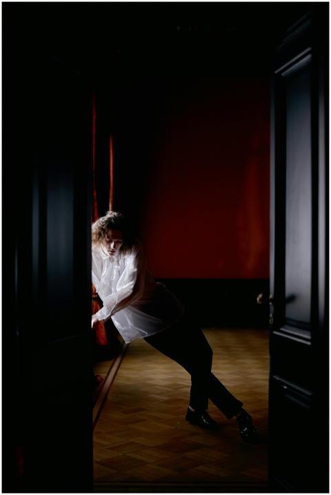 Dynamic indoor portrait capturing a person leaning