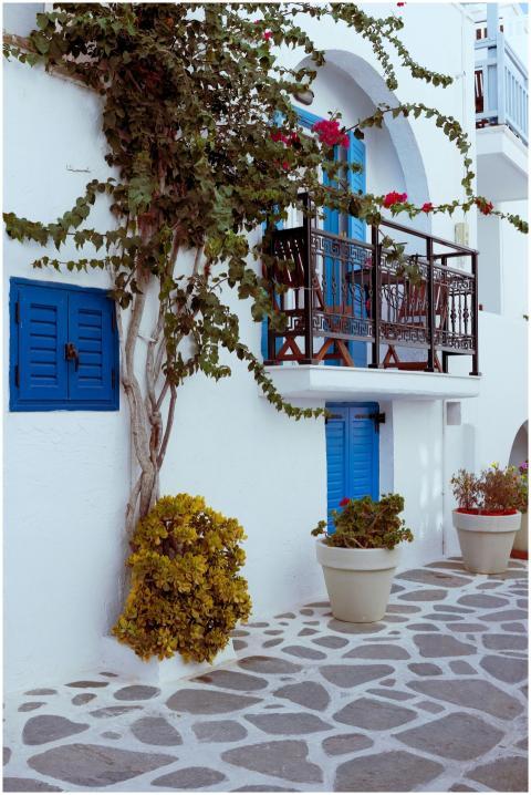 Discover the beauty of Cycladic architecture with