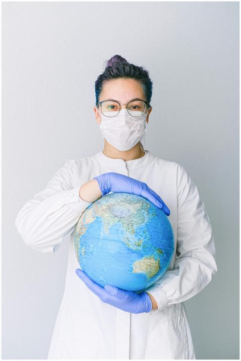 A medical professional wearing a mask and gloves h