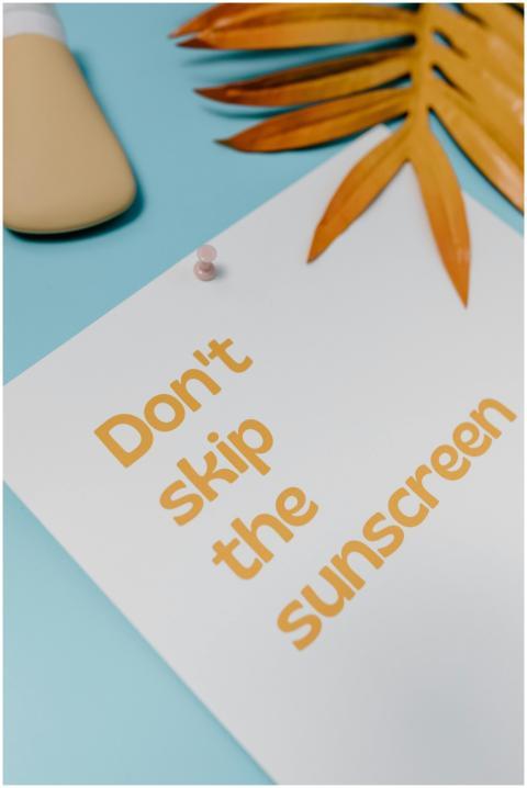 Inspiring reminder to use sunscreen with tropical