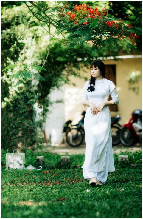 Vietnamese Woman Traditional Ao