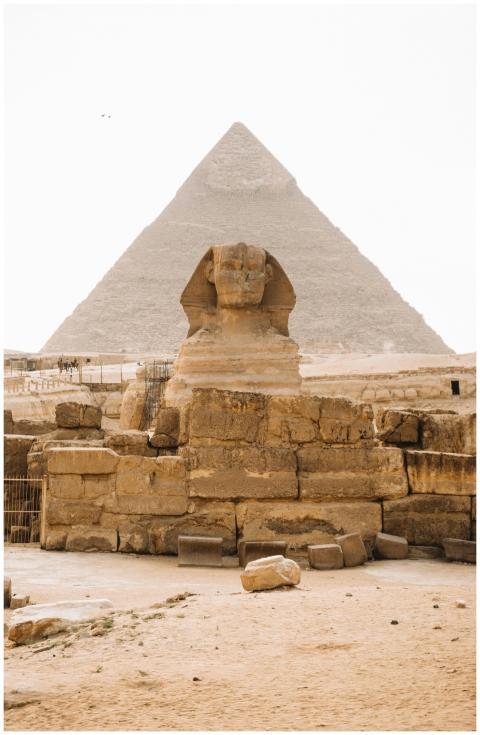 Iconic view of the Sphinx with the Pyramid of Khaf