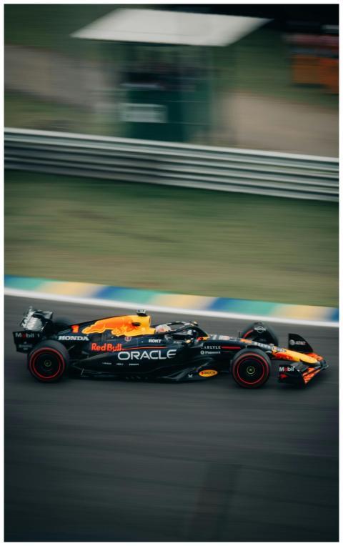 High-speed race car zooms along the circuit in São