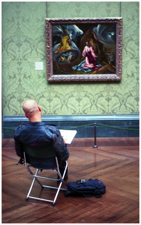 A man sketches in an Edinburgh art gallery, apprec