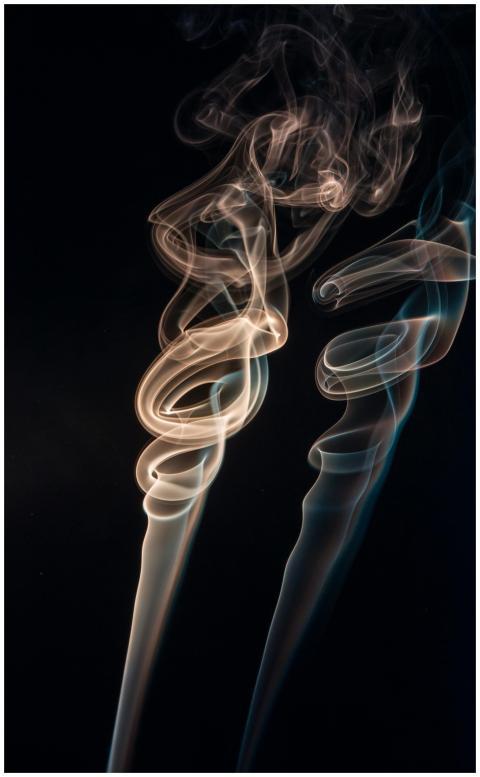 Captivating image of swirling smoke patterns creat