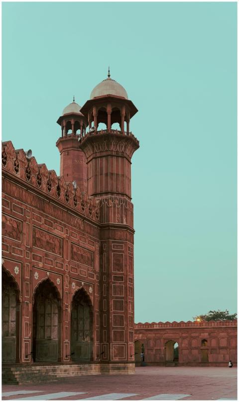 Elegant view of Badshahi Mosque in Lahore, showcas