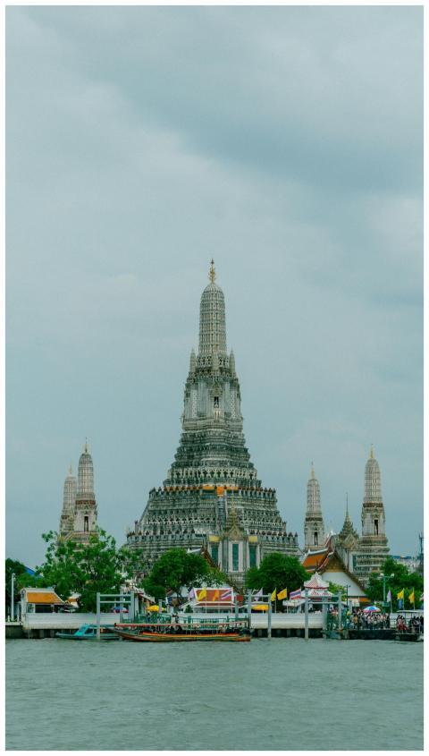 Stunning view of Wat Arun by the Chao Phraya River