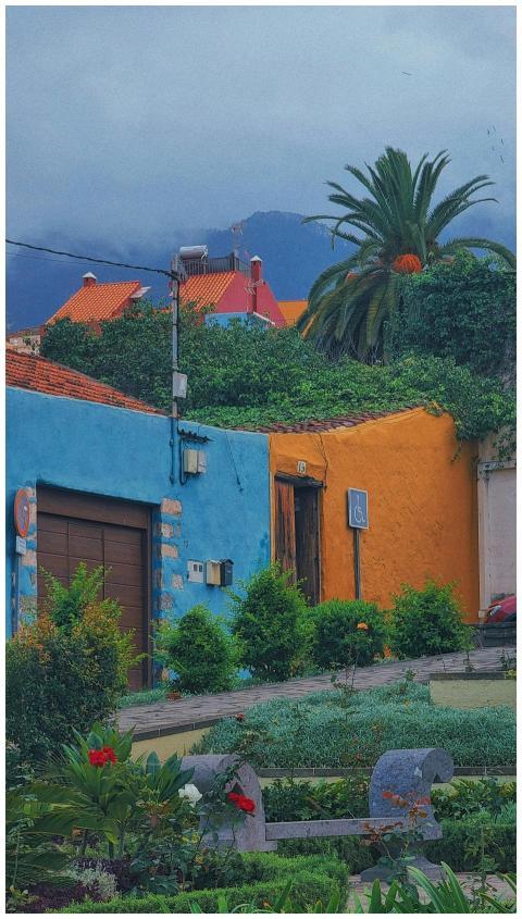 Colourful walls in La Orotava