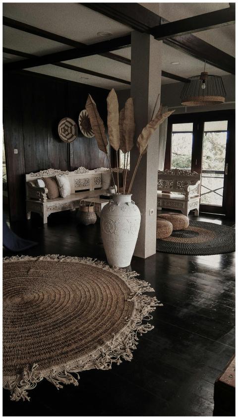 Cozy rustic living room with natural decor and vin