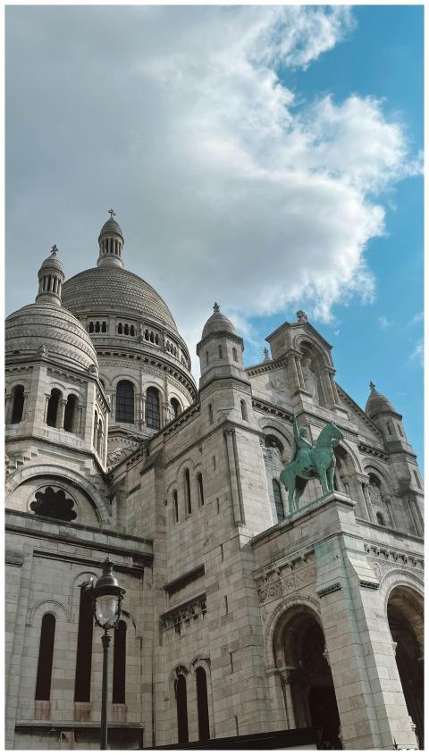 Majestic Sacre-Coeur Basilica under a bright blue