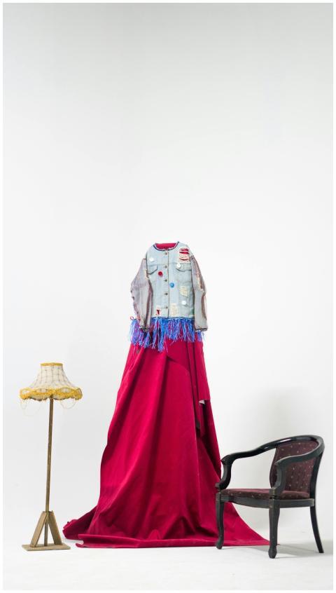 Creative Fashion Display Minimalist