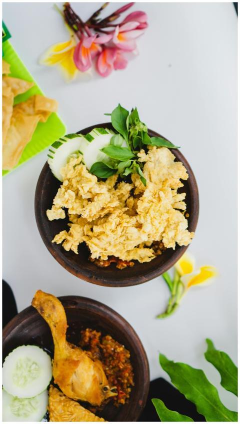 Delicious fried chicken served in bowls with fresh