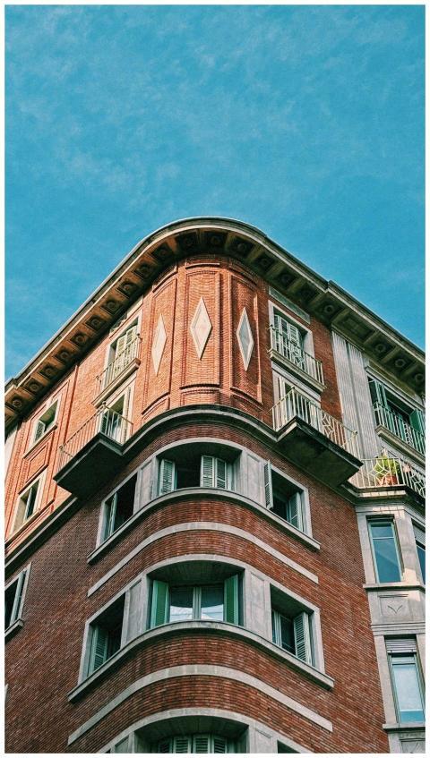 Capture of a distinctive architectural facade in B