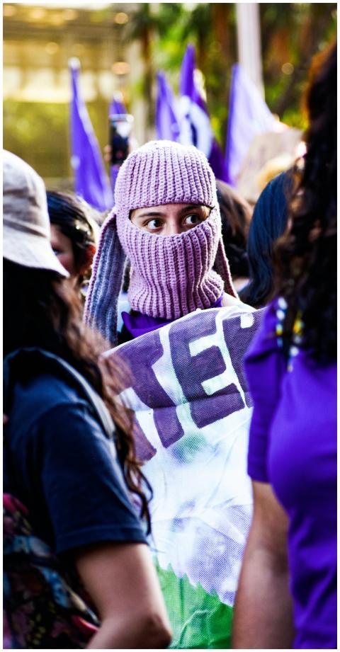 Group protest in Ciudad de México featuring women